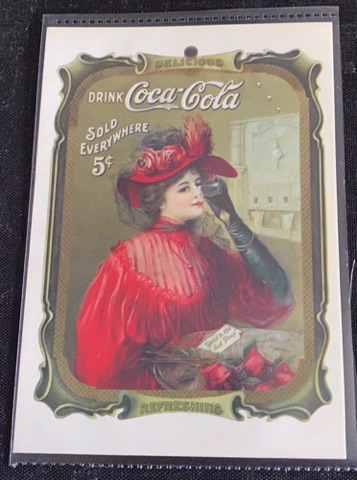 23178-1 € 0,50 coca cola ansichtkaart dam met hoed 10x15 cm.jpeg